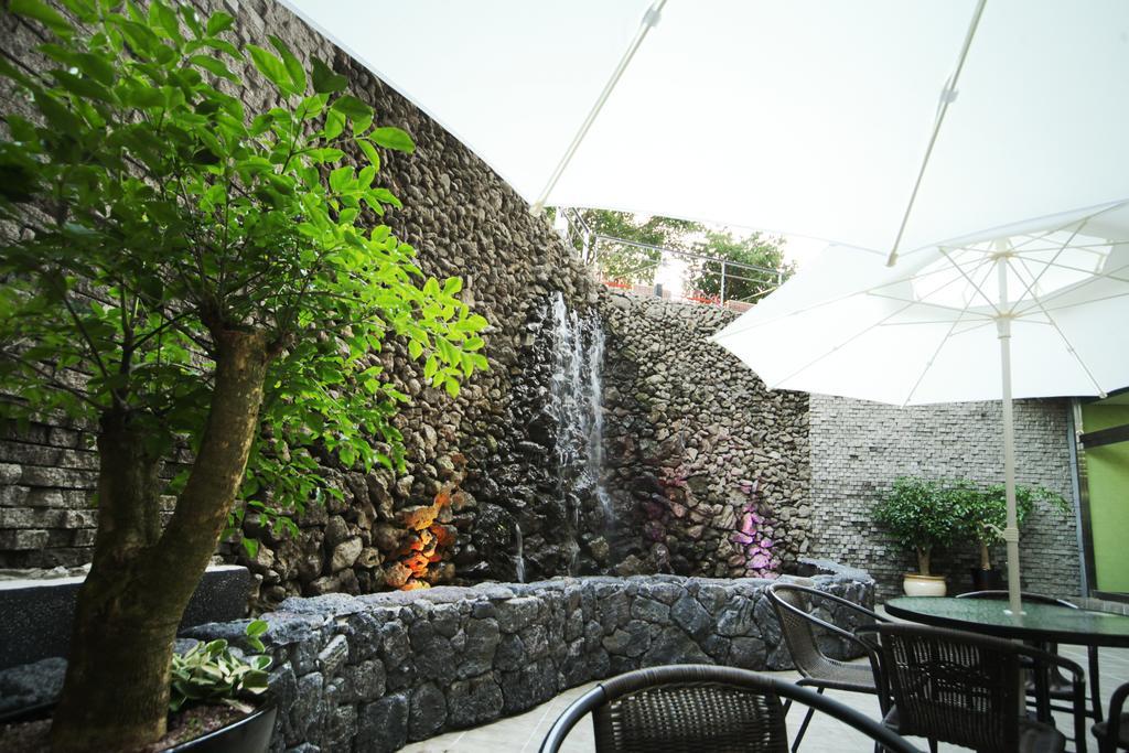 Sea View Hotel Jeju Bagian luar foto