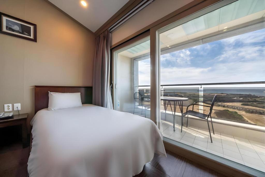 Sea View Hotel Jeju Bagian luar foto