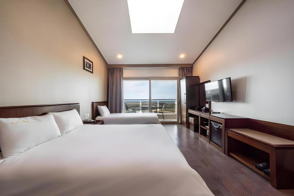 Sea View Hotel Jeju Bagian luar foto