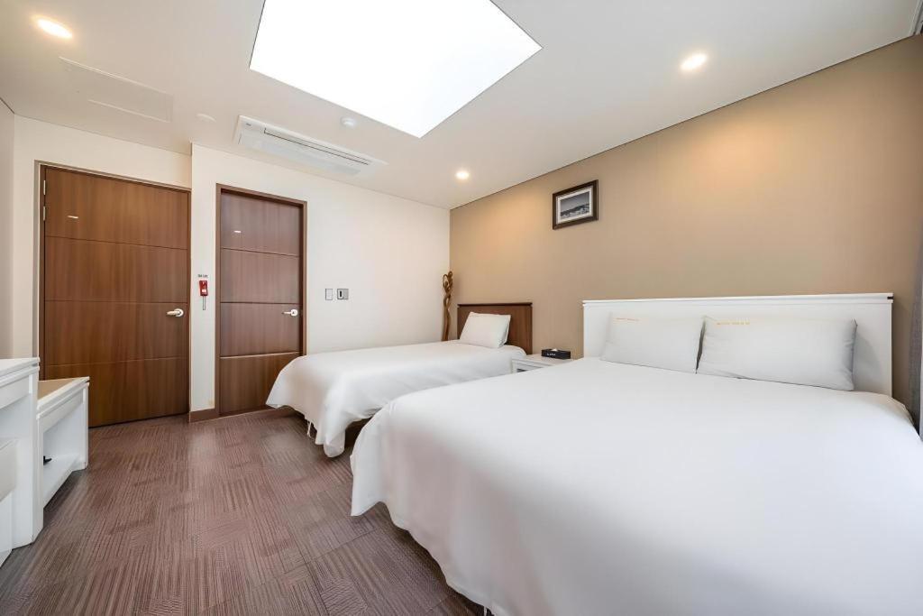 Sea View Hotel Jeju Bagian luar foto