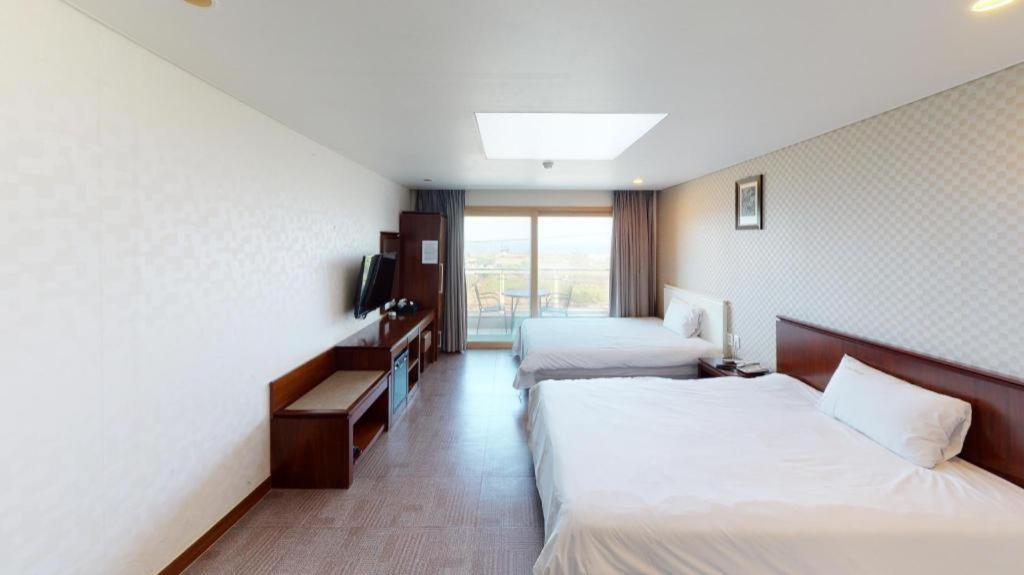 Sea View Hotel Jeju Bagian luar foto