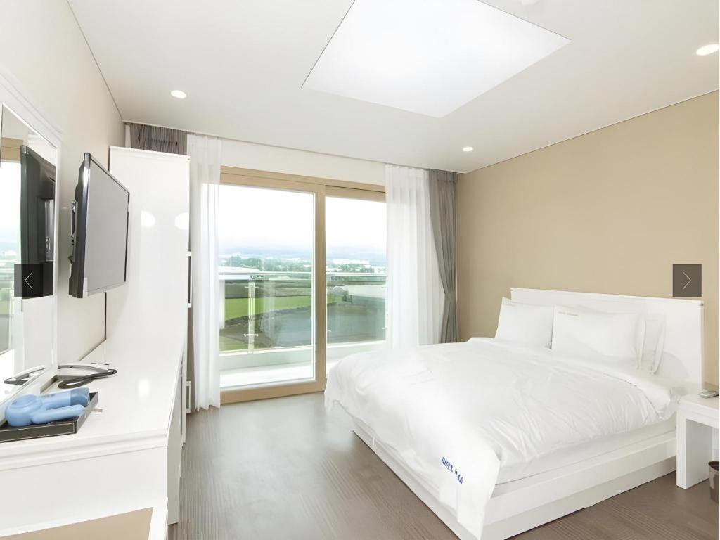 Sea View Hotel Jeju Bagian luar foto