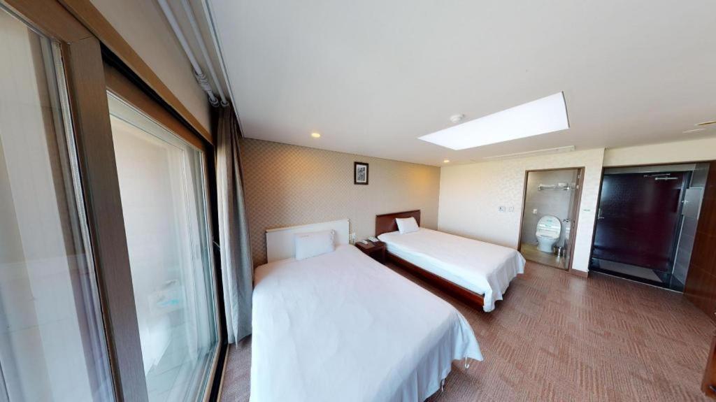 Sea View Hotel Jeju Bagian luar foto