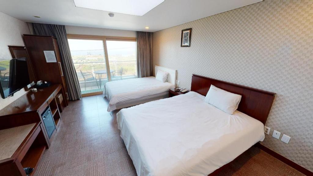 Sea View Hotel Jeju Bagian luar foto