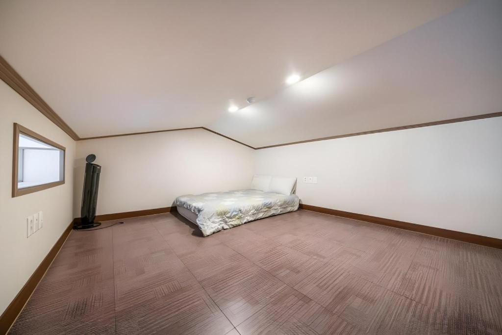Sea View Hotel Jeju Bagian luar foto