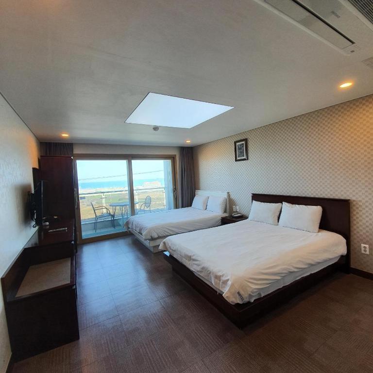 Sea View Hotel Jeju Bagian luar foto